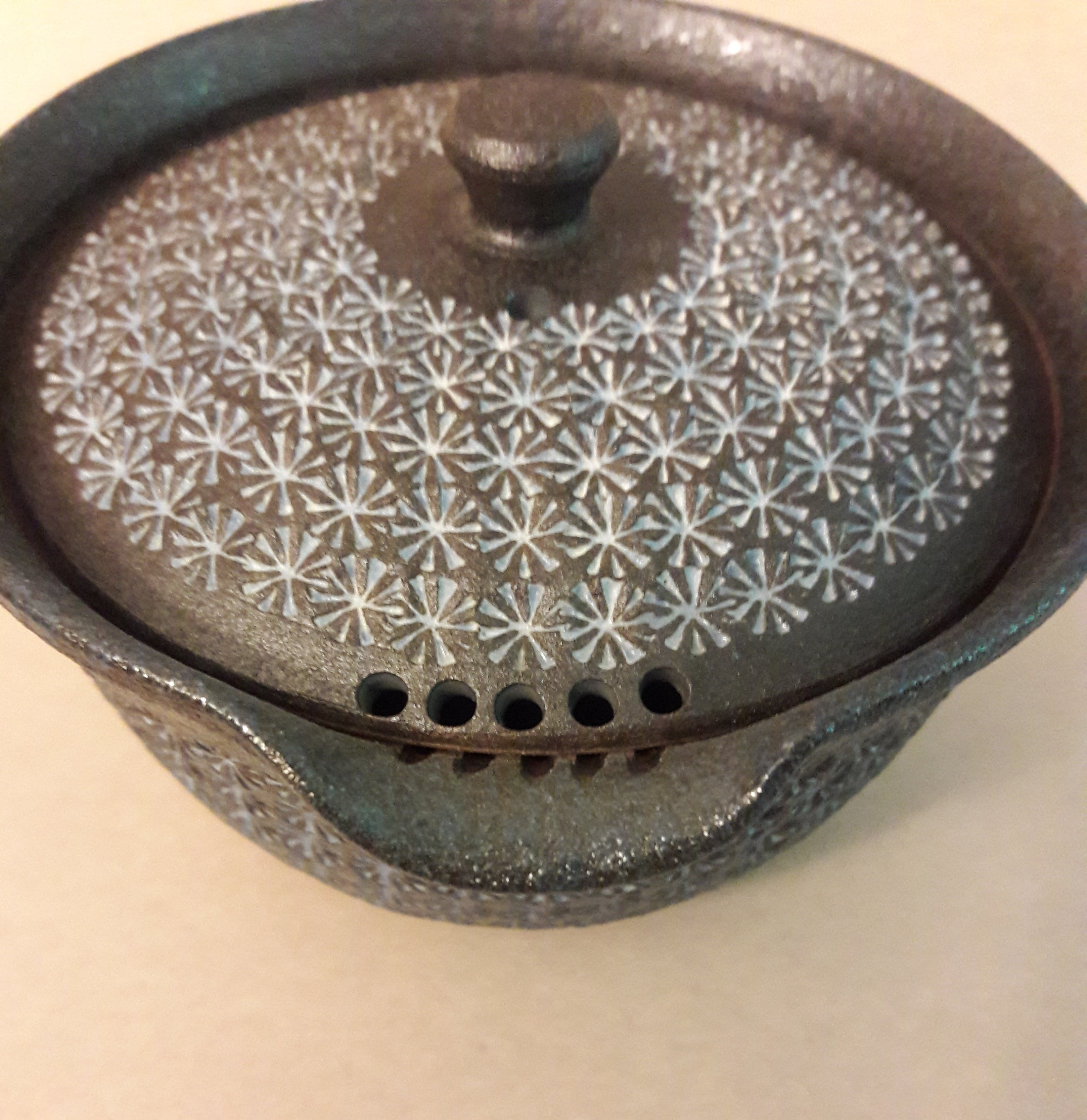 Kiyomizu-yaki Shiboridashi Kyusu (7.4oz/220cc,) Kyoto. Hana Mishima decoration.