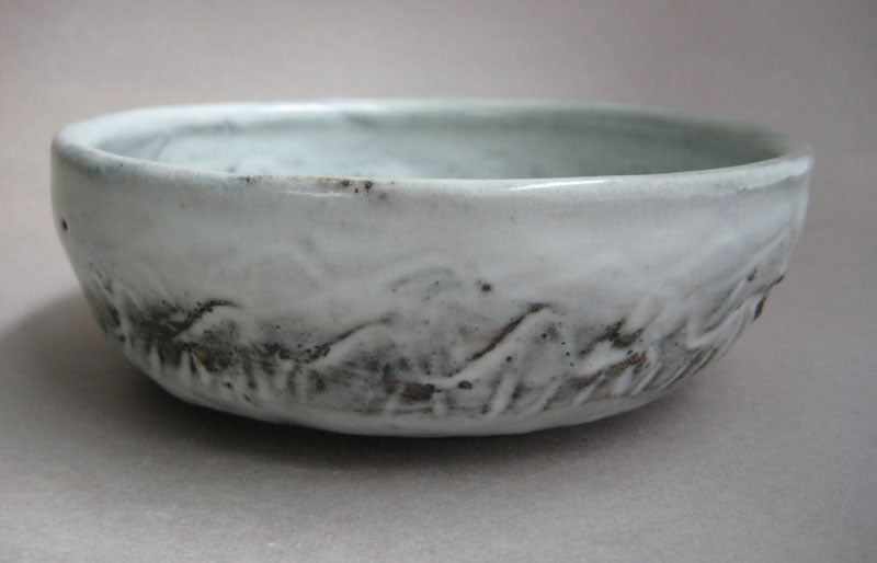 Shino glaze Dish with sgraffito decoration, by Sachiko Furuya