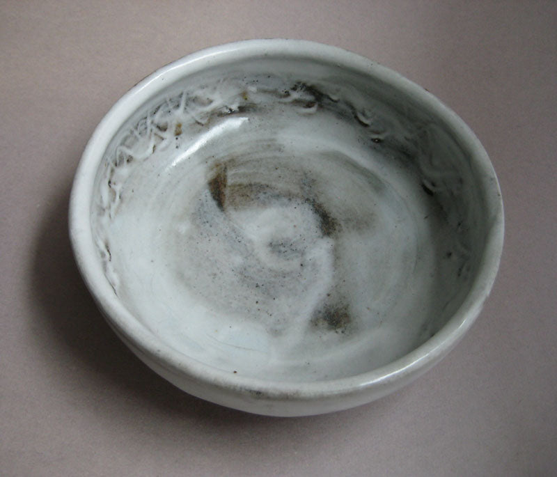 Shino glaze Dish with sgraffito decoration, by Sachiko Furuya