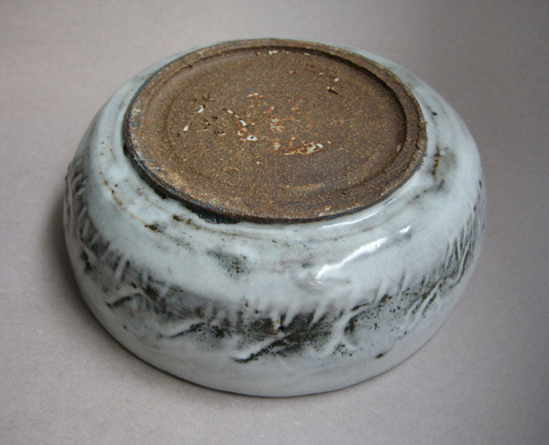 Shino glaze Dish with sgraffito decoration, by Sachiko Furuya