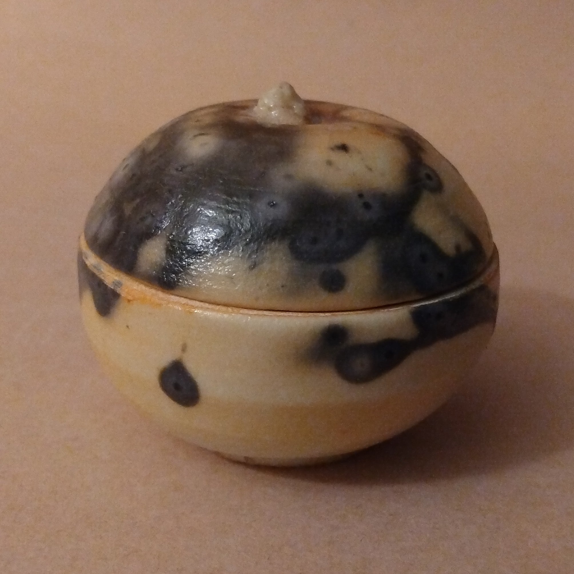 Kogo, Incense Container, Apple-shaped, by George Gledhill