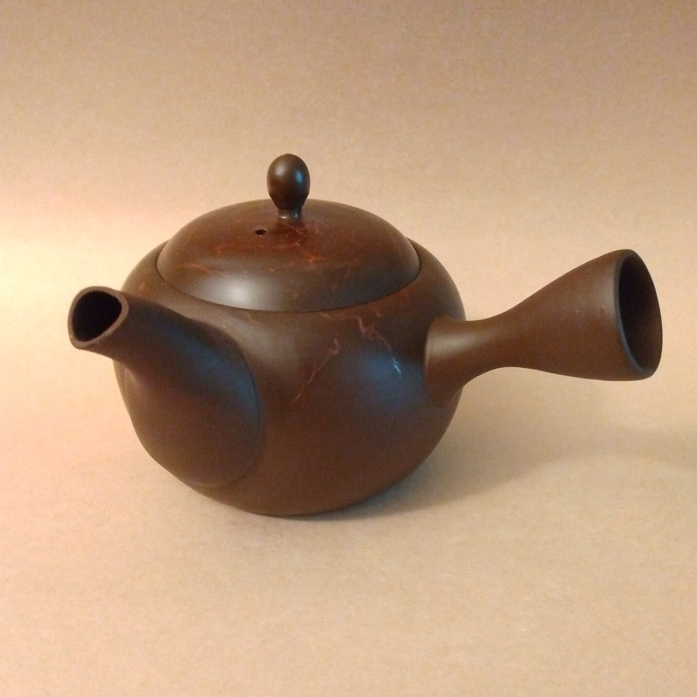 Tokoname Kyusu (Side-handle Tea Pot) by Gyokkou Kiln, 380cc / 12.8oz.