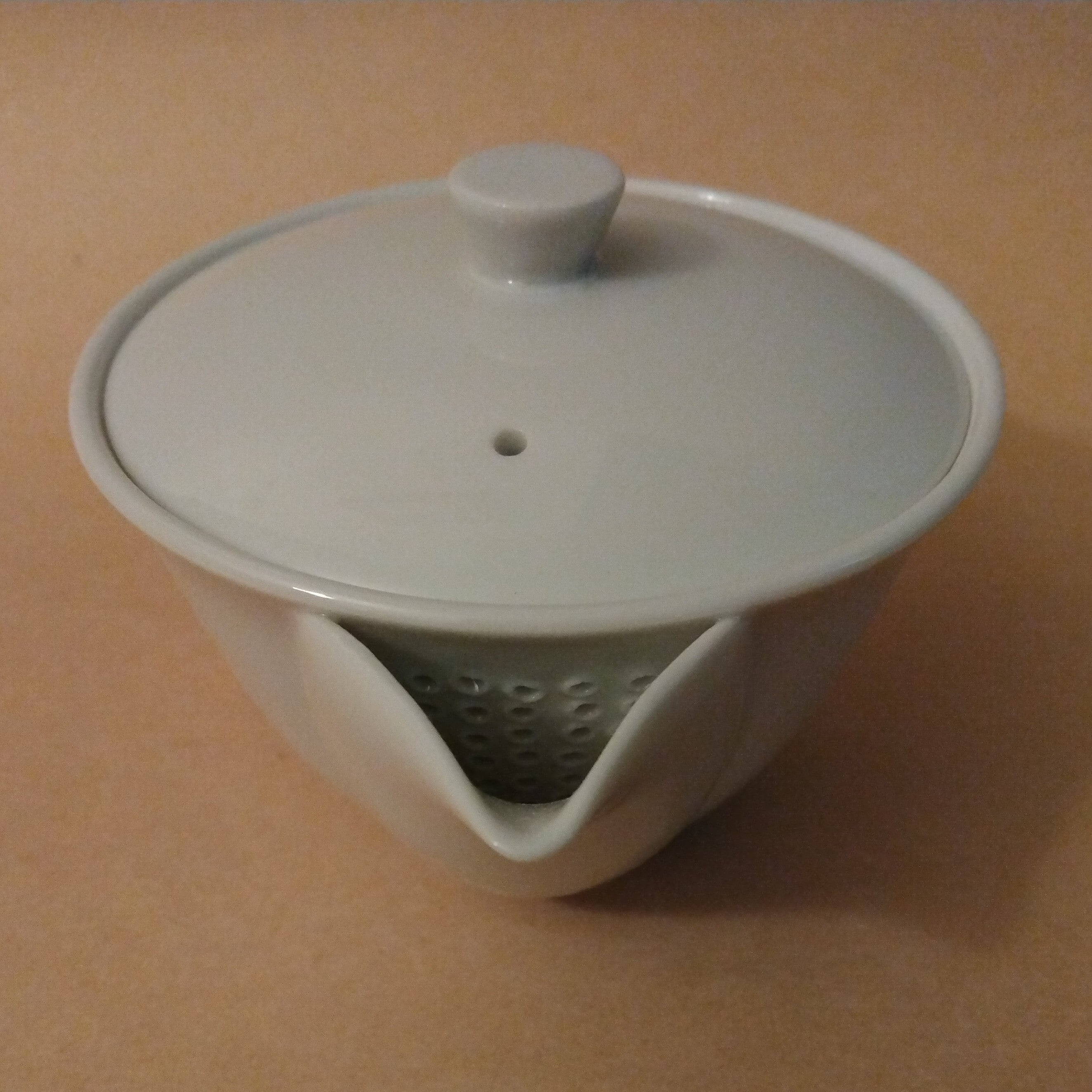 Mino-yaki White Porcelain Houhin Tea Pot, Gifu Prefecture. 160cc (5.4oz)