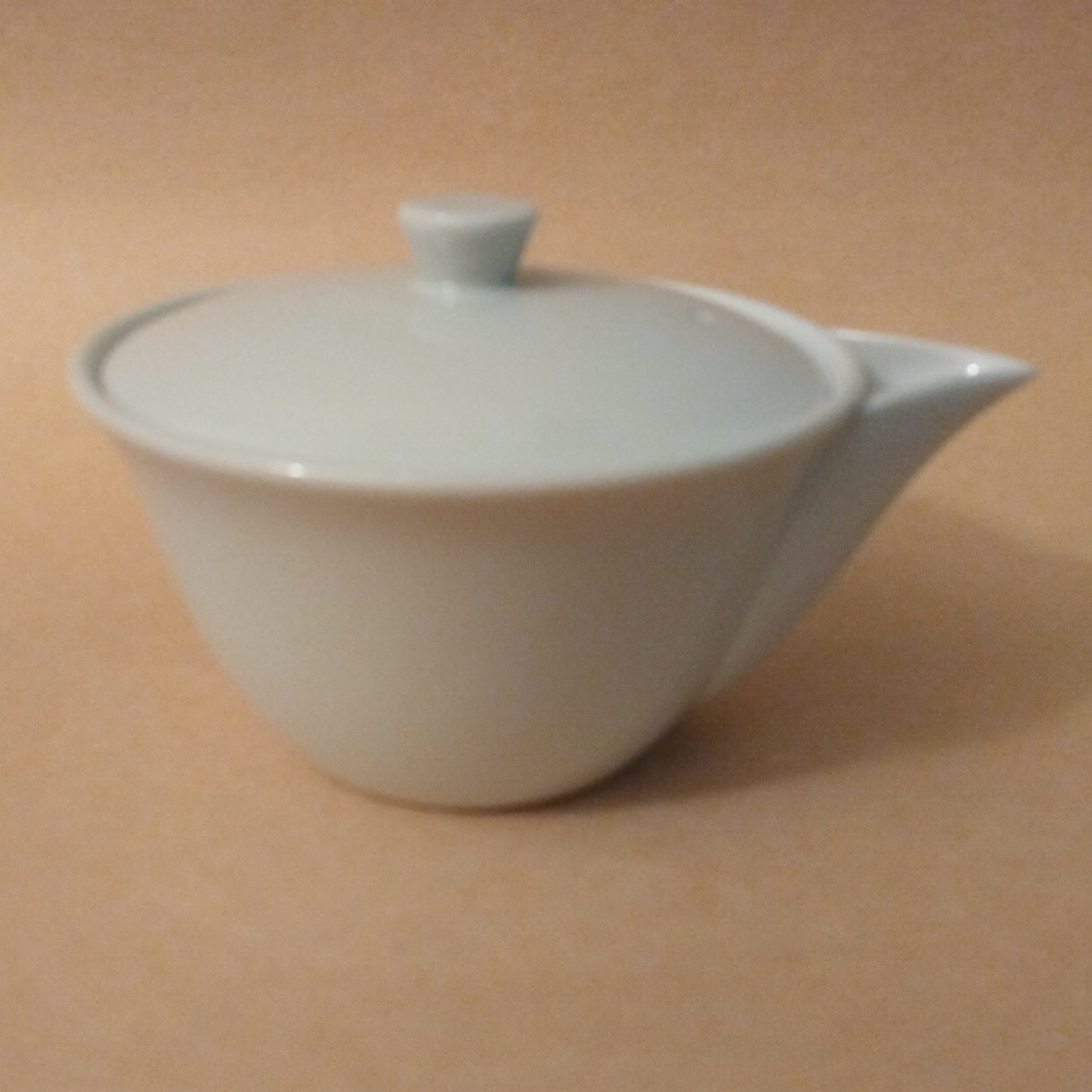 Mino-yaki White Porcelain Houhin Tea Pot, Gifu Prefecture. 160cc (5.4oz)