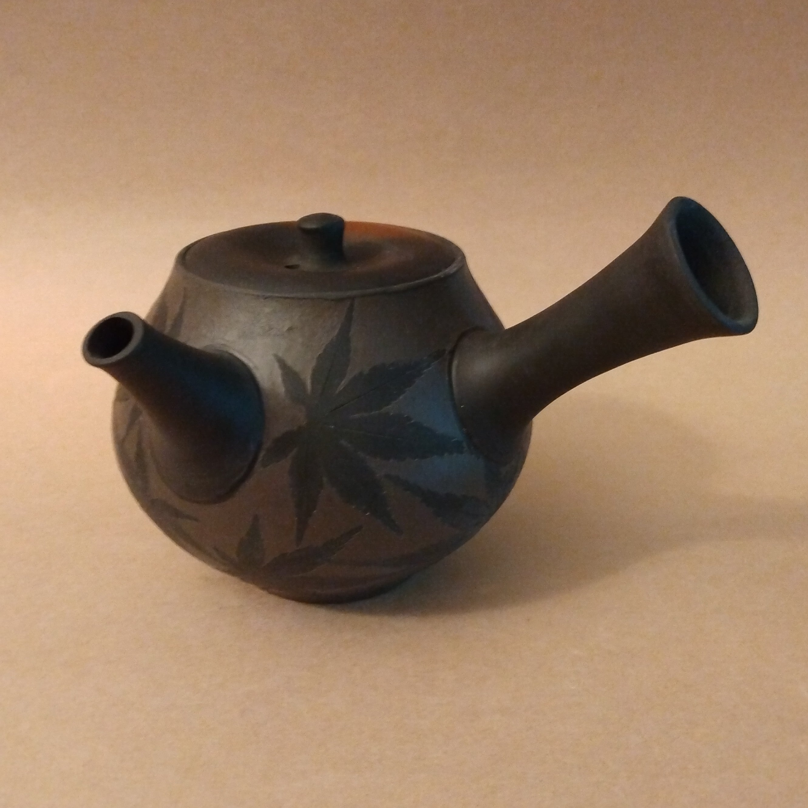 Tokoname Kyusu (Side-handle Tea Pot) with Maple Leaf Design by Seiho Tsuzuki, 300cc / 10.1oz.