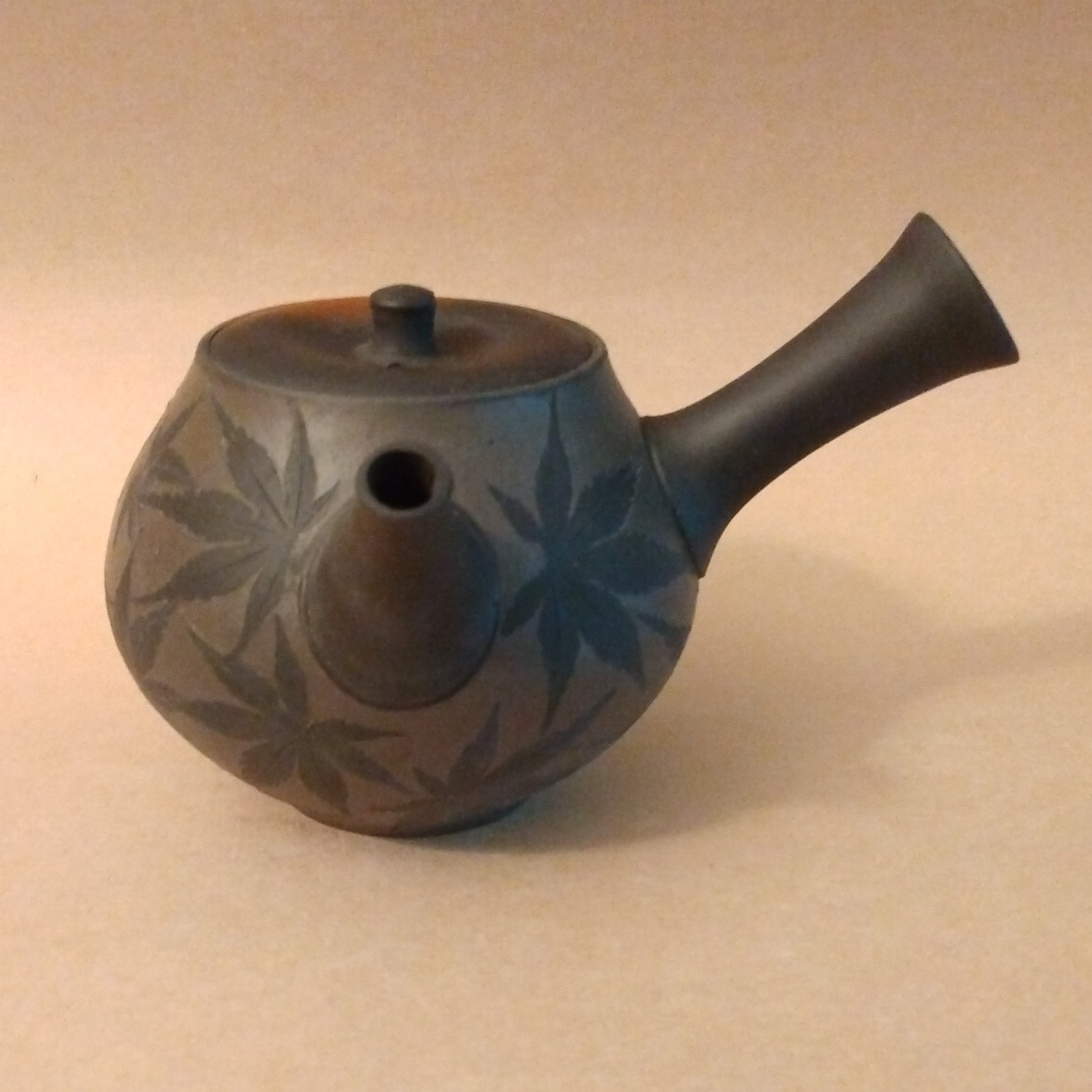 Tokoname Kyusu (Side-handle Tea Pot) with Maple Leaf Design by Seiho Tsuzuki, 300cc / 10.1oz.