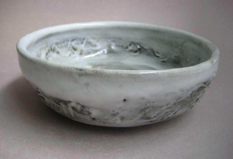 Shino glaze Dish with sgraffito decoration, by Sachiko Furuya