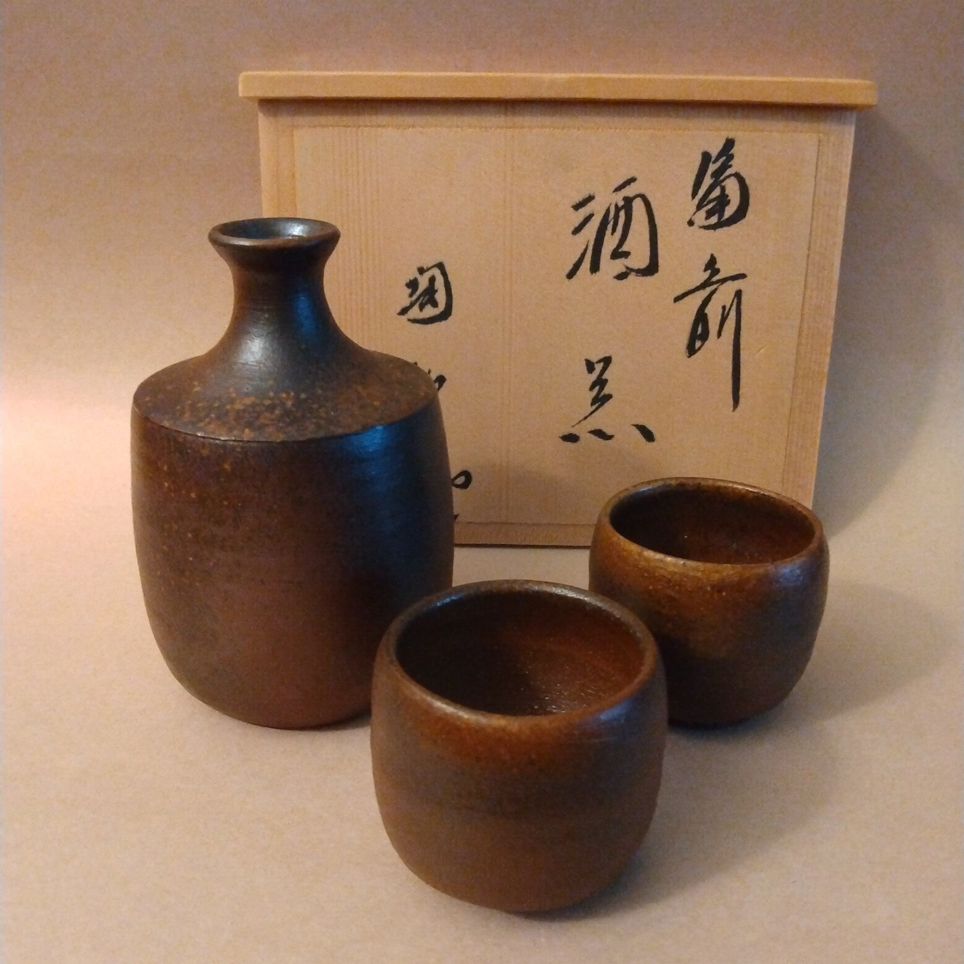 Bizen-yaki Boxed Set of Tokkuri and Two Guinomi (2 Sake Cups and Decanter), by Kaneshige Ritouen Kiln; Thiel Collection