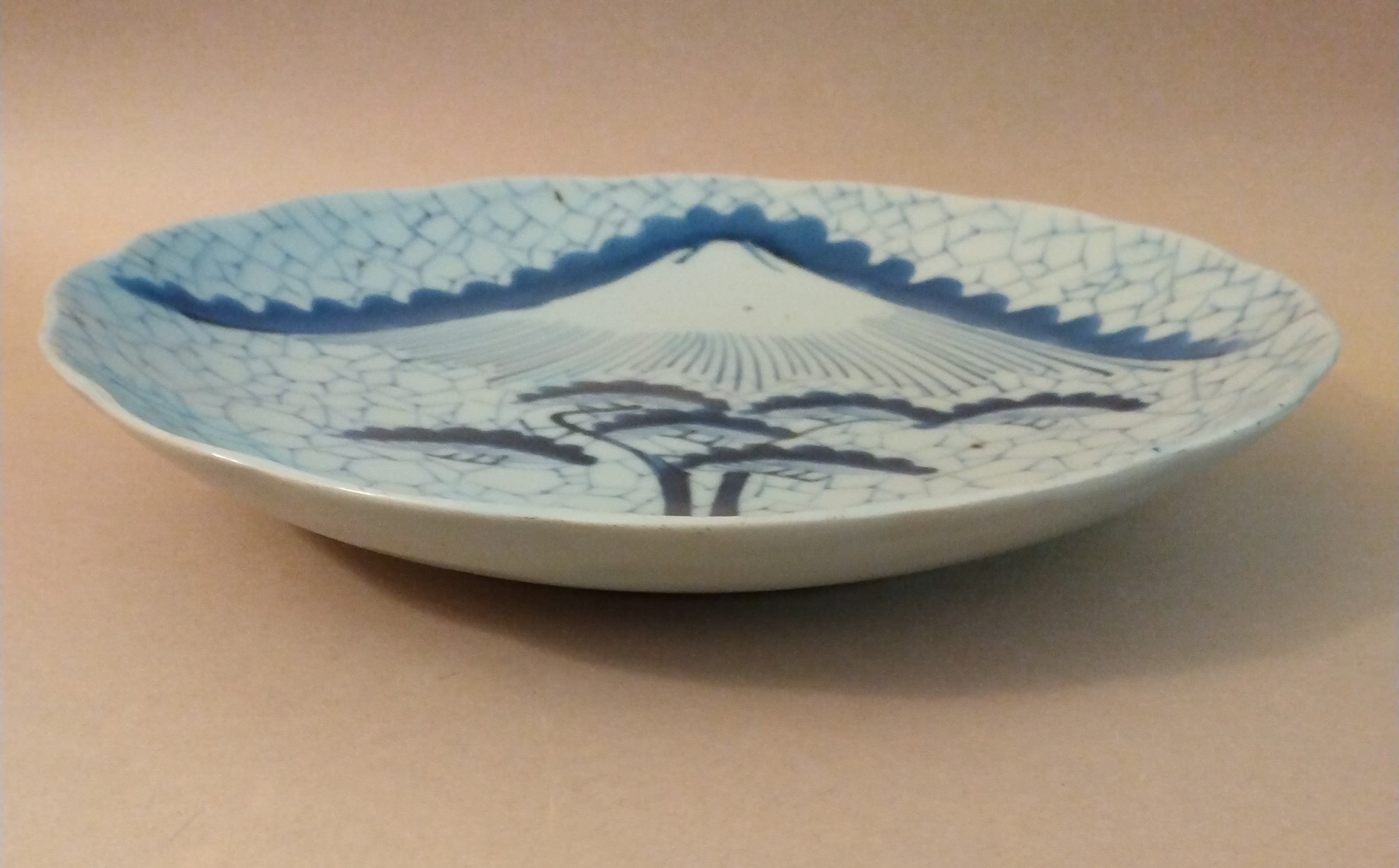 Arita-Yaki Plate, with "Fuji-Matsu" (Mount Fuji & Pine) Motif, Early 20th C. (Meiji Era 1868-1912 to Taisho eEa 1912-1926)